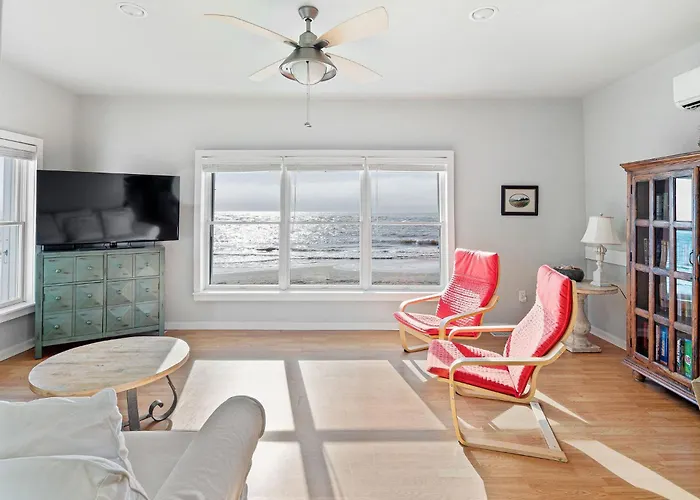 Marshall Blvd 2907 B - Sea Foam At The Blue Horizon